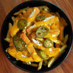 Pommes frites mit knusprigem Hähnchen